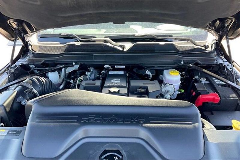 2024 Ram 2500 Laramie photo 9