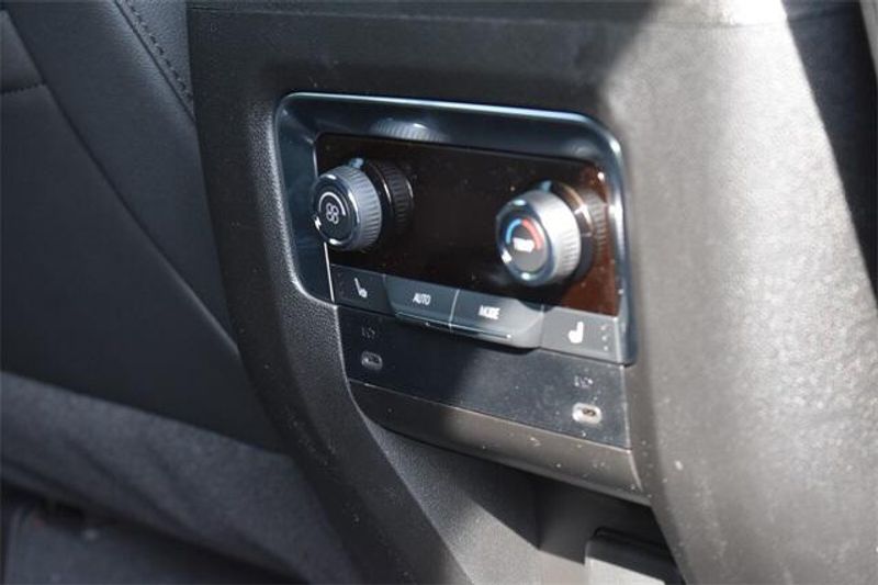 New 2025 Chevrolet Suburban PremierImage 16