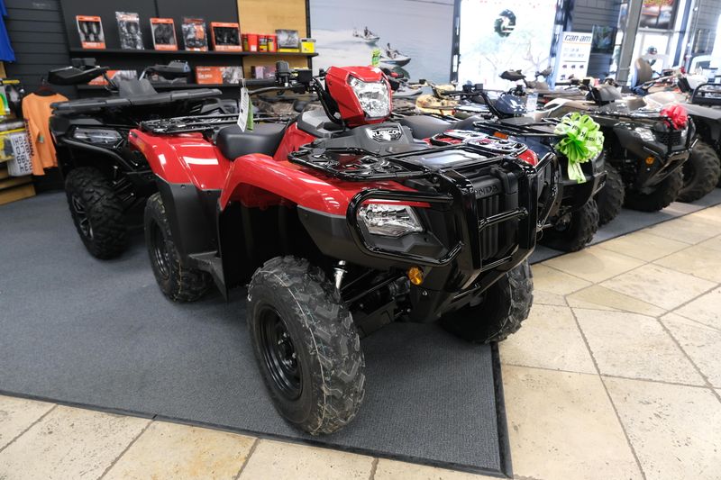 2025 Honda FOREMAN RUBICON DCT EPS HERO REDImage 1