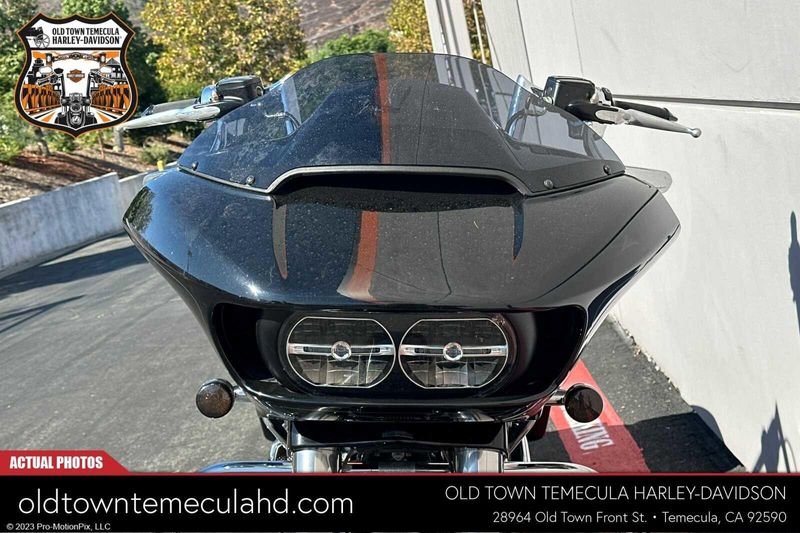 2015 Harley-Davidson Road Glide in a BLACK W/ PINSTRIPE exterior color. BMW Motorcycles of Temecula – Southern California (951) 506-6903 bmwmotorcyclesoftemecula.com 