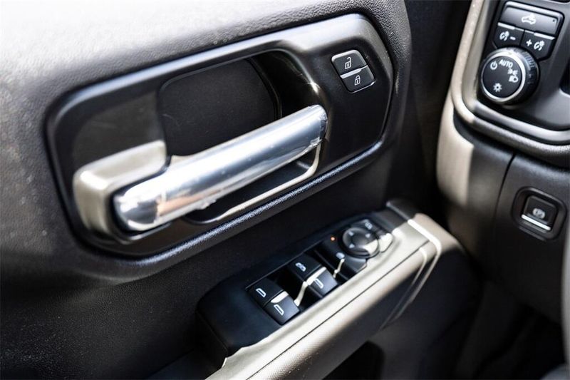 2022 Chevrolet Silverado 1500 Custom photo 15