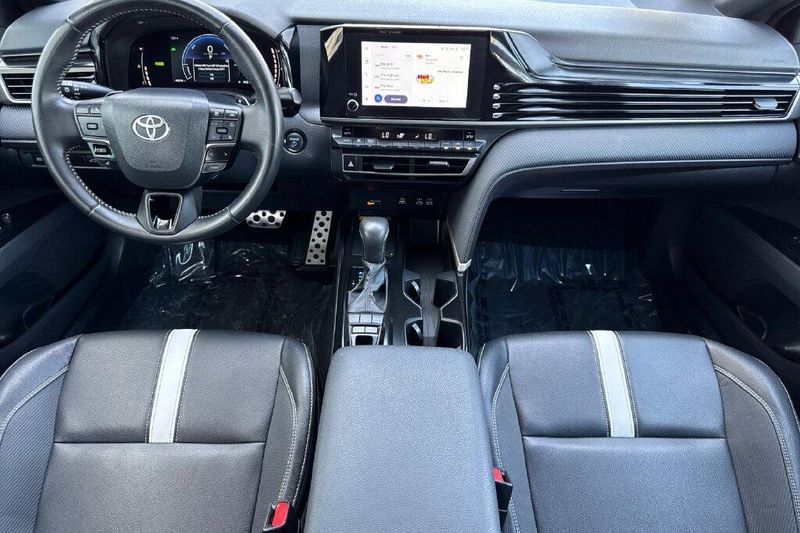 Used 2025 Toyota Camry SEImage 12