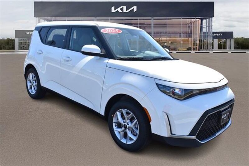 New 2025 Kia Soul LXImage 10