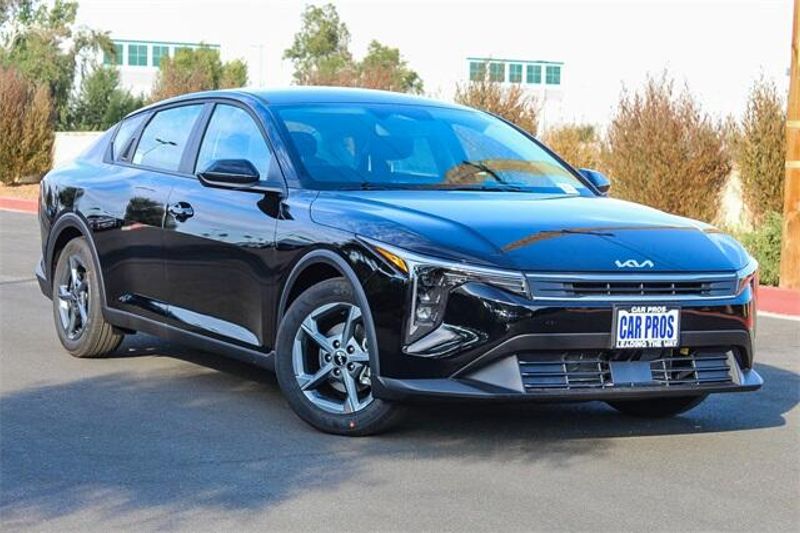 New 2025 Kia K4 LXSImage 2