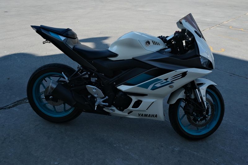 USED 2024 YAMAHA YZFR3 ABS Image 2