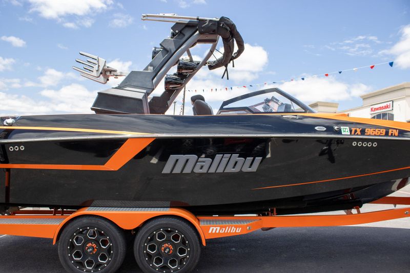 USED 2020 MALIBU 24 MXZ Image 4