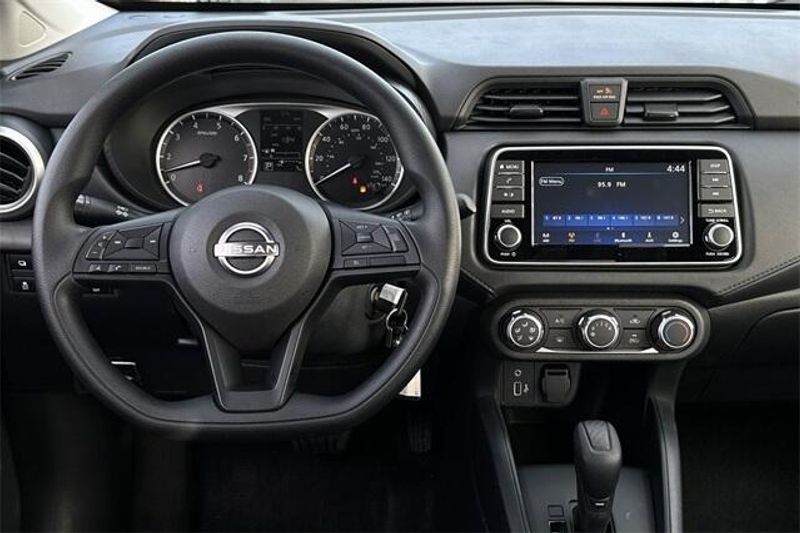 2025 Nissan Versa 1.6 SImage 11