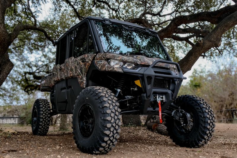 2025 Can-Am DEFENDER MAX LIMITED CAB HD10 WILDLAND CAMOImage 1