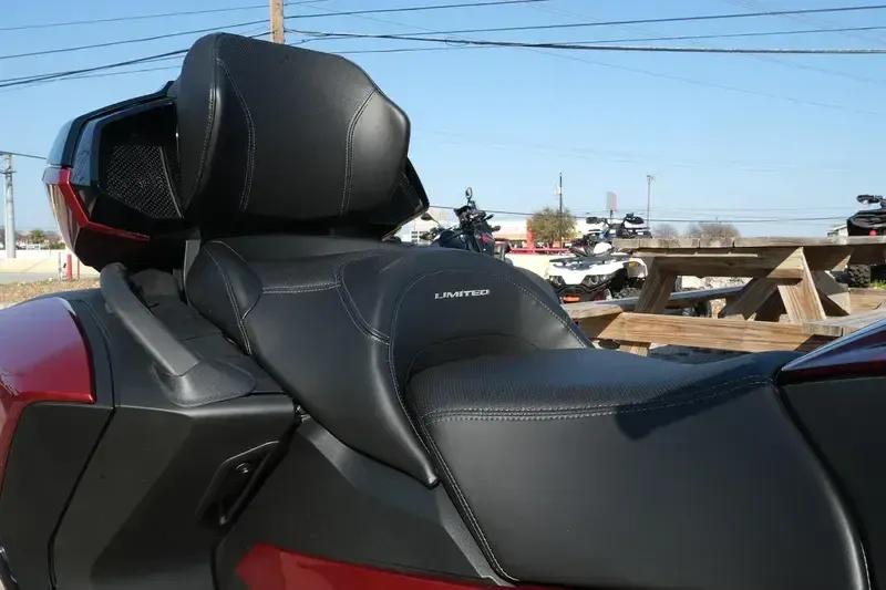 2025 Can-Am SPYDER RT LIMITED DEEP MARSALA METALLIC WITH PLATINUM ACCENTSImage 11