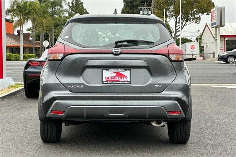 2024 Nissan Kicks SVImage 4