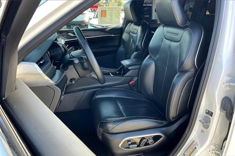 Used 2023 Jeep Grand Cherokee OverlandImage 24