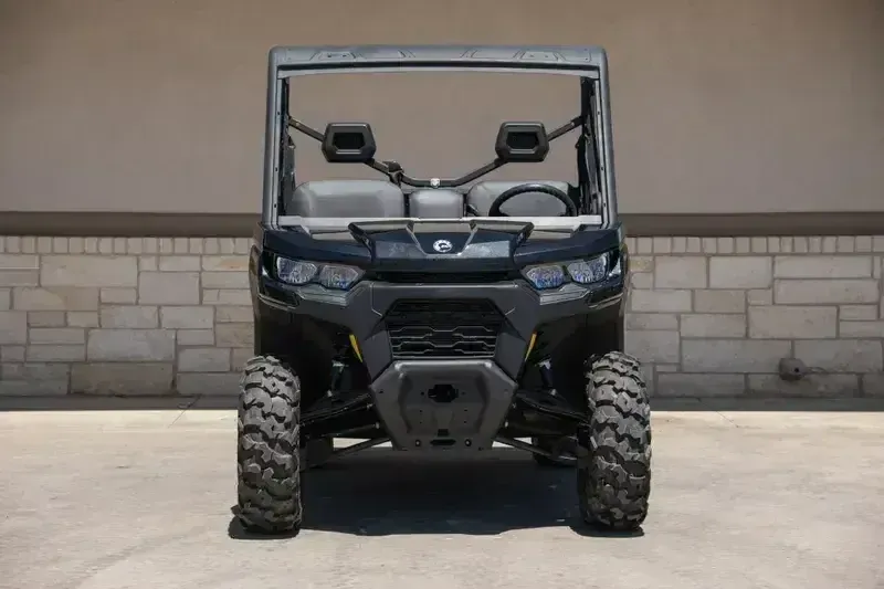 2025 Can-Am DEFENDER DPS HD10 STEALTH BLACKImage 4