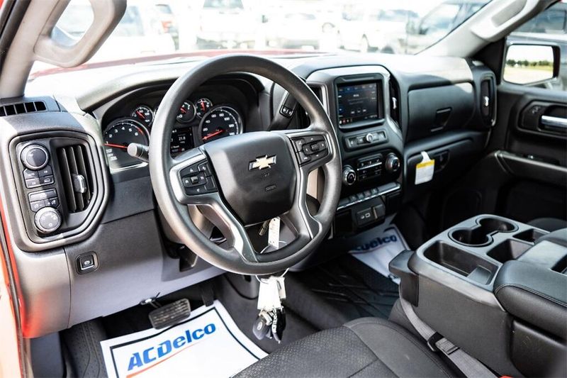 2022 Chevrolet Silverado 1500 Custom photo 10