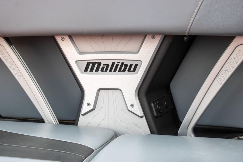 USED 2020 MALIBU 24 MXZ Image 35