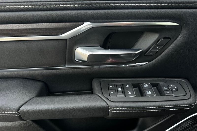 2025 Ram 1500 Laramie photo 8