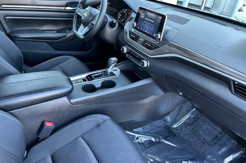 Used 2025 Nissan Altima 2.5 SVImage 14