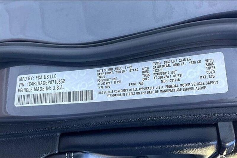 Used 2023 Jeep Grand Cherokee LaredoImage 32