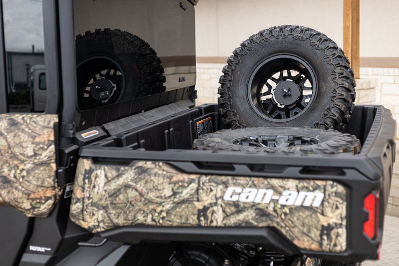 2023 Can-Am Defender MAX Limited HD10Image 16