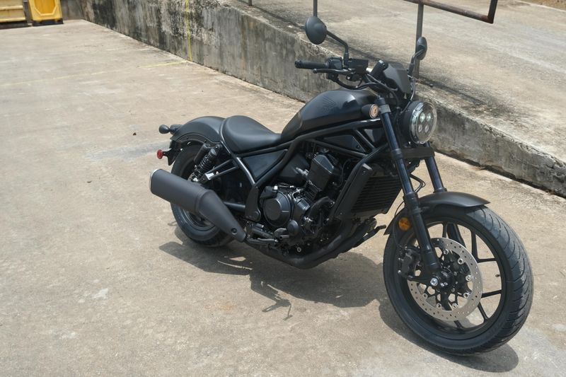 2025 Honda REBEL 1100 MATTE BLACK METALLIC Image 1