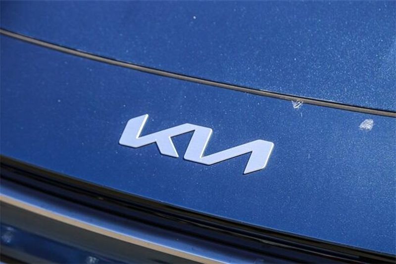 New 2025 Kia Niro SXImage 14