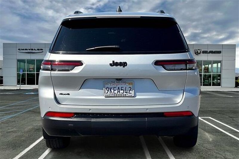 Used 2023 Jeep Grand Cherokee L AltitudeImage 3