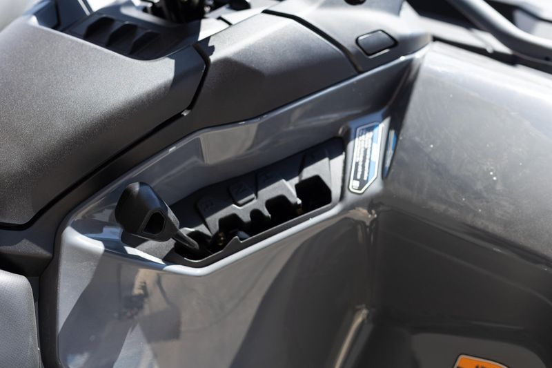 2025 Can-Am OUTLANDER DPS 500 GRANITE GREY Image 13