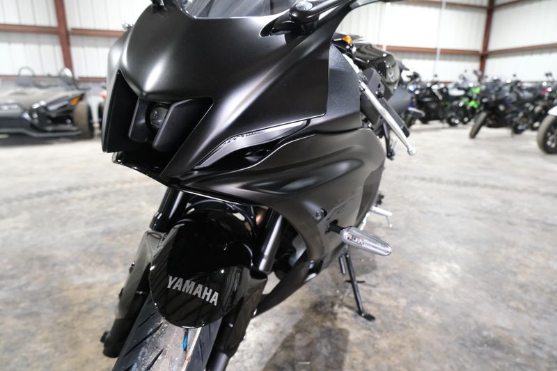 2025 Yamaha YZFR7 MATTE RAVEN BLACKImage 20