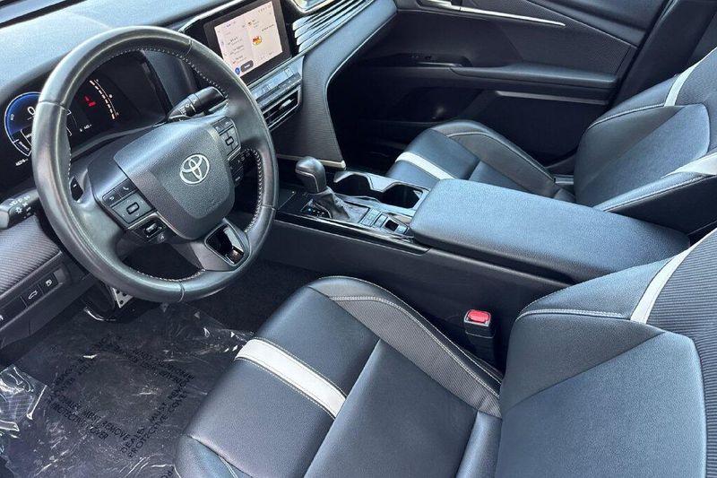 Used 2025 Toyota Camry SEImage 9