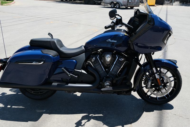 NEW 2025 INDIAN MOTORCYCLE CHALLENGER DARK HORSE Image 2