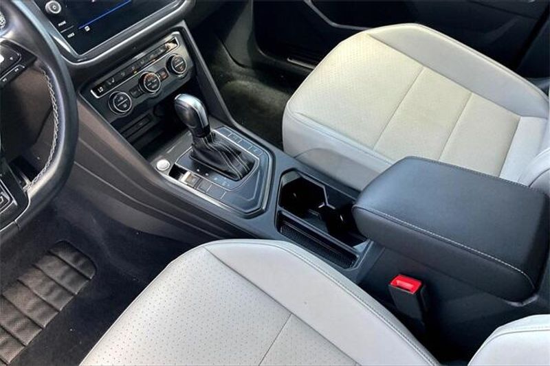 Used 2021 Volkswagen Tiguan 2.0T SE R-Line BlackImage 17