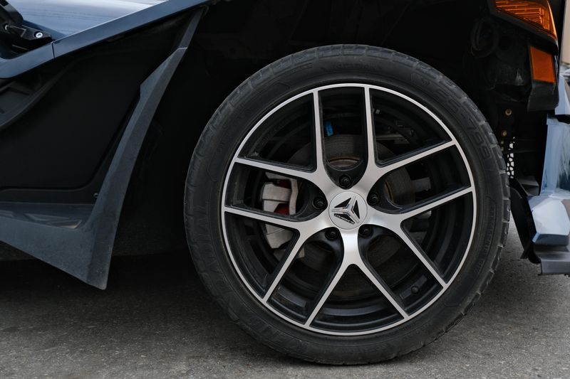 USED 2019 POLARIS SLINGSHOT SL Image 13
