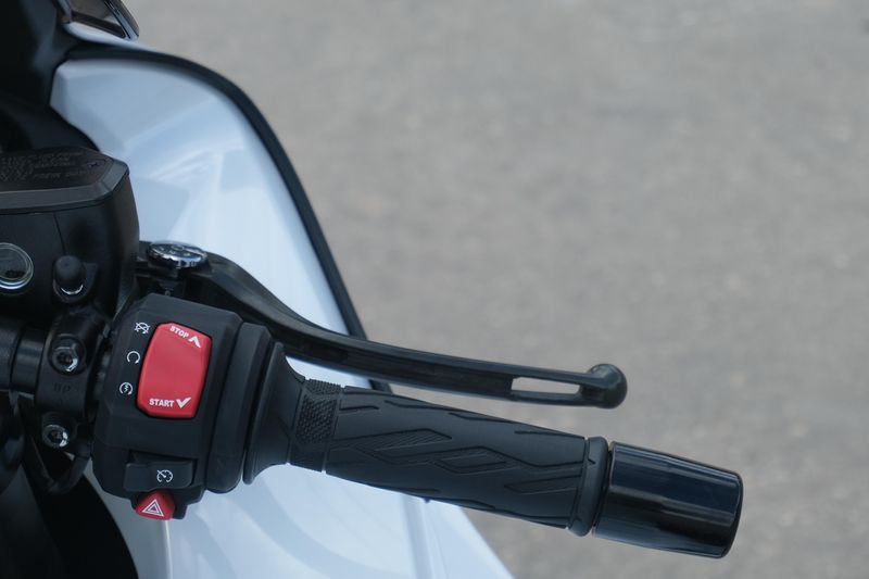 2023 Suzuki HAYABUSA WHITE Image 17