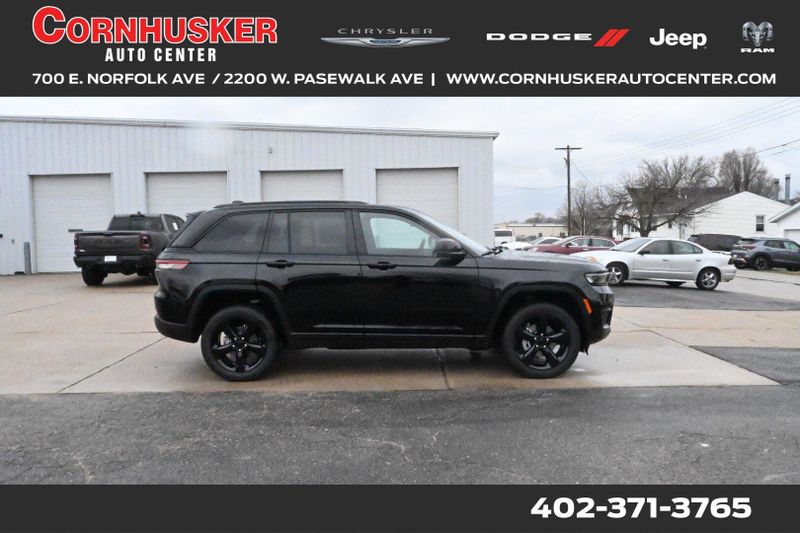 2025 Jeep Grand Cherokee Altitude XImage 1