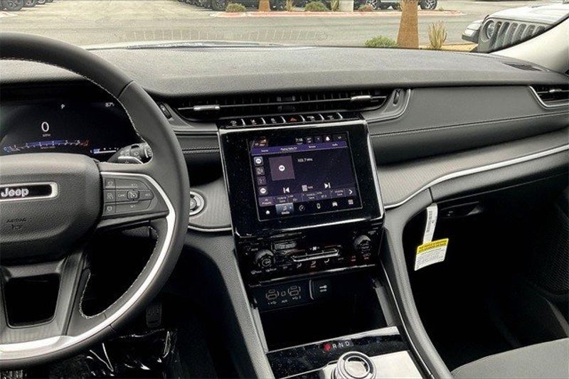 2023 Jeep Grand Cherokee Laredo 4x4Image 5