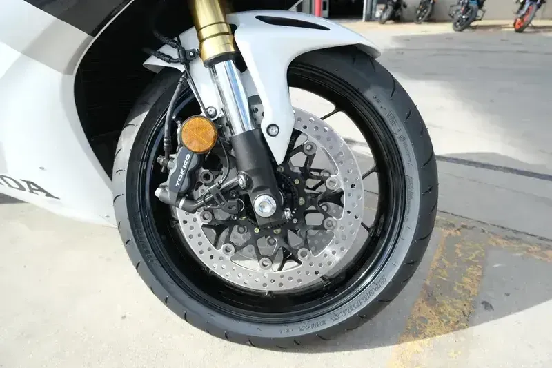 2025 Honda CBR1000RR PEARL WHITE Image 20