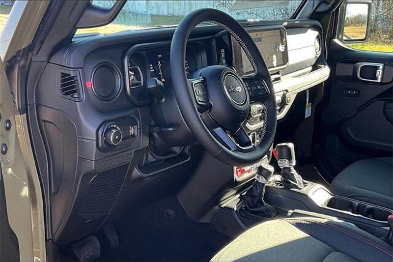 2025 Jeep Wrangler 4-door RubiconImage 9