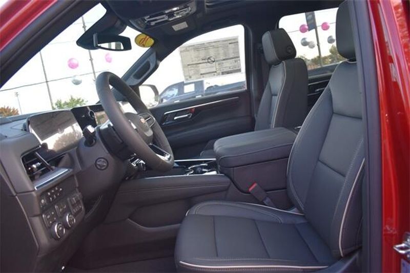 New 2026 Chevrolet Suburban PremierImage 30