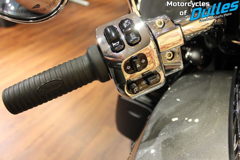 2024 Indian Motorcycle Pursuit Limited Powerband Audio Image 9