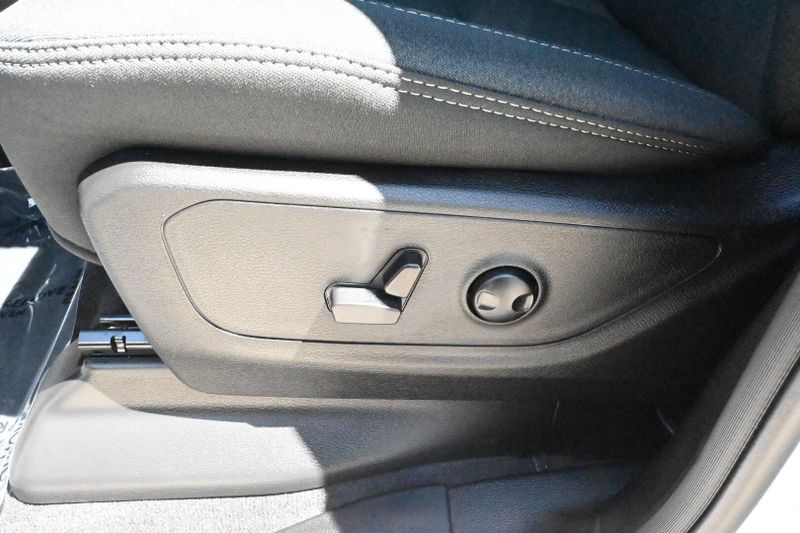 2025 RAM 1500 Big HornImage 16