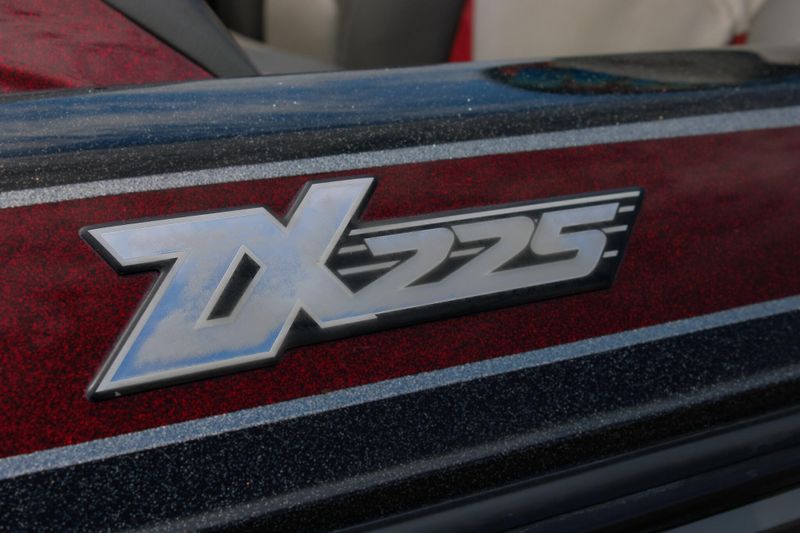Used 2015 SKEETER ZX225 Image 3