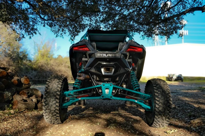 2025 Polaris RZR PRO R 4 ULTIMATE BLACK CRYSTAL AND RADIANT GREENImage 23