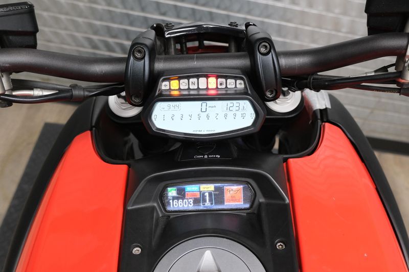 USED 2015 DUCATI DIAVEL Image 18