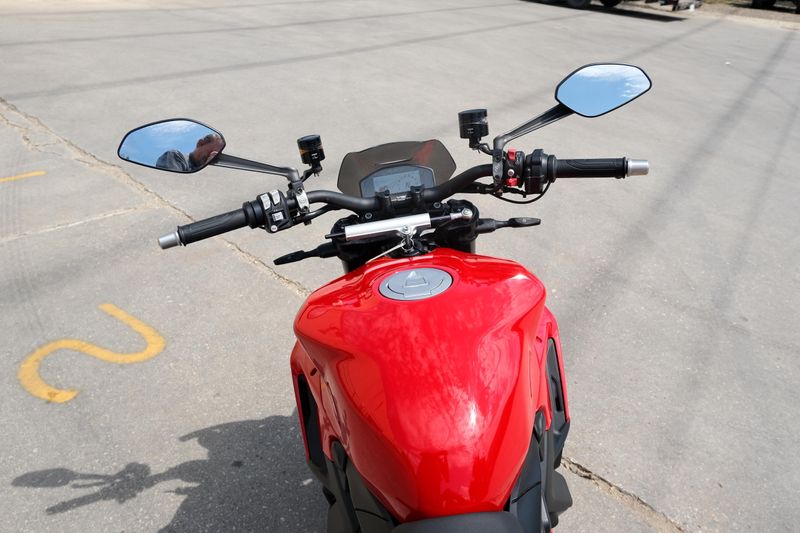 Used 2022 Ducati STREETFIGHTER V2 RED AND BLACK Image 10