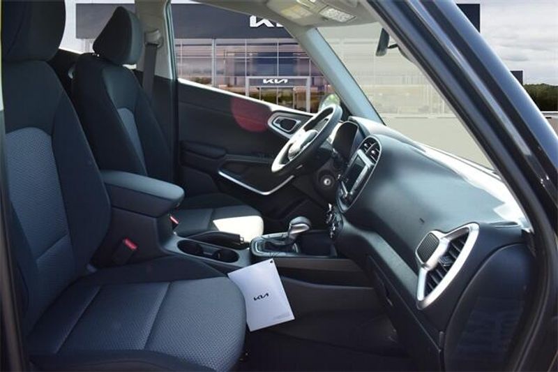 New 2025 Kia Soul LXImage 12