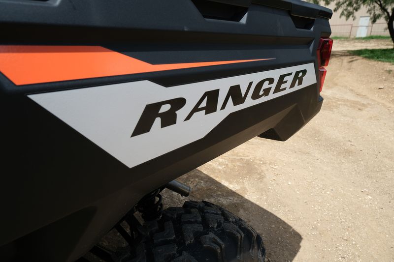 2025 Polaris RANGER CREW 1000 PREMIUM WHITE LIGHTNINGImage 2