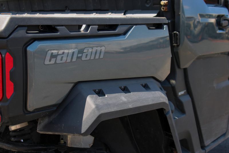 2023 Can-Am DEFENDER MAX HD10 LIMITED GRAY Image 3