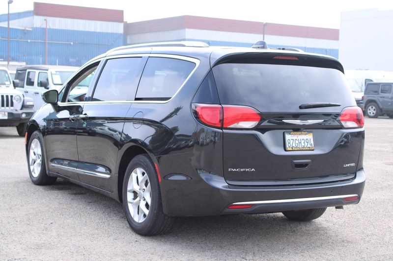 2020 Chrysler Pacifica LimitedImage 3