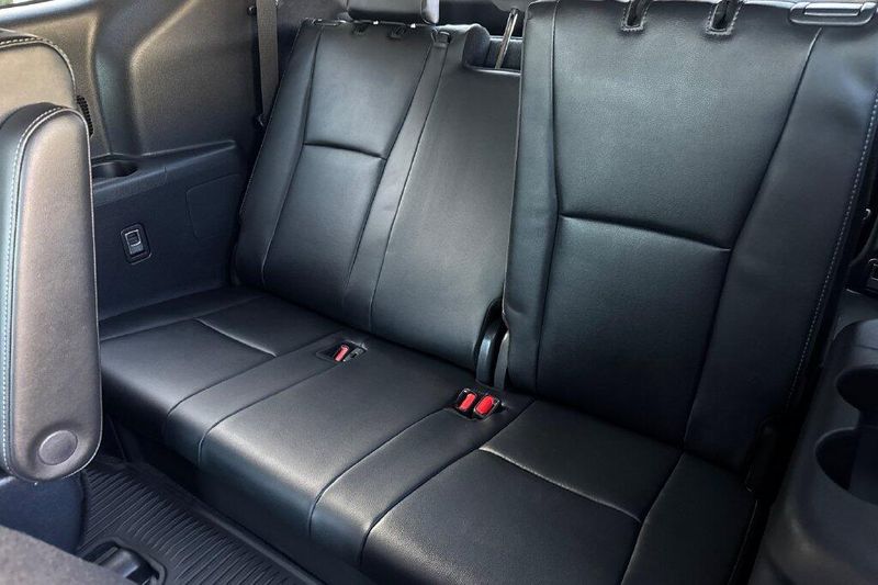 New 2026 Toyota Highlander Hybrid PlatinumImage 16