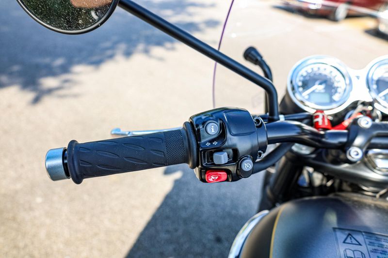 2022 Triumph BONNEVILLE T 120 BLACK EURO 5A BASE Image 5