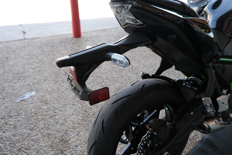 2025 Kawasaki Z650 ABS METALLIC SPARK BLACK AND GREENImage 15